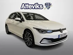 Vit Begagnad 2021 VW Golf VIII Life Halvkombi | 239 900 kr (Marknadspris)