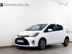 Vit Begagnad 2016 Toyota Yaris Hybrid Active Halvkombi | 104 900 kr (Marknadspris)