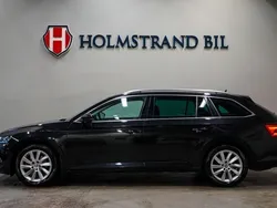 Svart Begagnad 2022 Skoda Superb Business Line Kombi | 369 800 kr (Marknadspris)