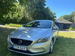 Silver Begagnad 2015 Volvo V40 Momentum Kombi | 90 000 kr (Bra pris)