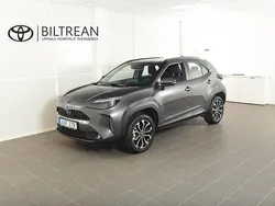 Mörkgrå Begagnad 2023 Toyota Yaris Cross Active SUV | 278 900 kr (Marknadspris)