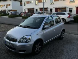 Silver Begagnad 2005 Toyota Yaris Halvkombi | 49 000 kr (Dyr)