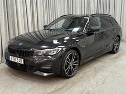 Svart Begagnad 2022 BMW 330e M Sport Kombi | 239 900 kr (Superpris)