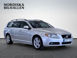 Ljusgrå Begagnad 2012 Volvo V70 Momentum Kombi | 124 795 kr (Marknadspris)