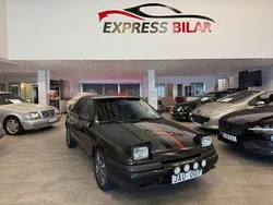 Svart Begagnad 1990 Mazda 323F Halvkombi | 29 900 kr