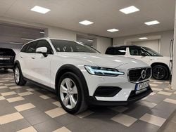 Vit Begagnad 2022 Volvo V60 CC Kombi | 298 900 kr (Superpris)