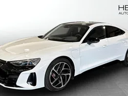 Grå (white) Begagnad 2022 Audi e-tron GT quattro Design Sedan | 609 900 kr (Marknadspris)
