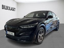 Svart Begagnad 2022 Ford Mustang Mach-E Standard Range SUV | 339 500 kr (Marknadspris)