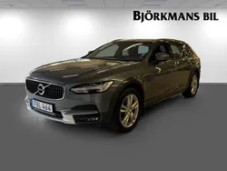 Grå Begagnad 2018 Volvo V90 CC Momentum Kombi | 345 000 kr (Dyr)