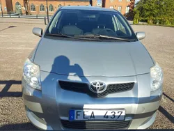 Silver Begagnad 2008 Toyota Auris Halvkombi | 39 000 kr (Bra pris)
