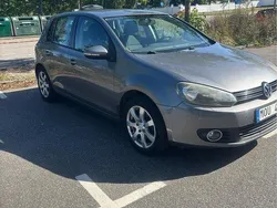 Grå Begagnad 2010 VW Golf Halvkombi | 45 000 kr (Marknadspris)
