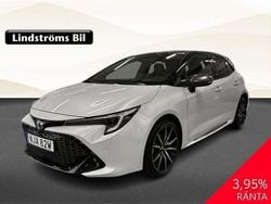 Vit Begagnad 2024 Toyota Corolla Hybrid Sport Halvkombi | 409 000 kr (Dyr)