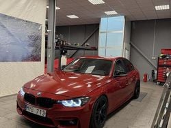 Röd Begagnad 2013 BMW 328 Sedan | 145 000 kr (Marknadspris)
