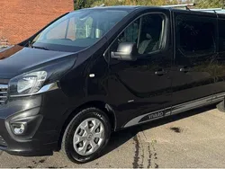 Svart Begagnad 2018 Opel Vivaro Van | 175 000 kr