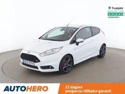 Vit Begagnad 2016 Ford Fiesta ST Halvkombi | 137 000 kr (Marknadspris)