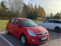 Röd Begagnad 2012 Hyundai i20 Premium Halvkombi | 49 995 kr (Marknadspris)