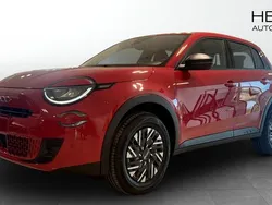 Vit (white) Ny 2025 Fiat 600 Lounge Halvkombi | 305 800 kr (Marknadspris)