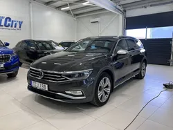 Mörkgrå Begagnad 2023 VW Passat Alltrack Kombi | 399 900 kr (Lite dyr)