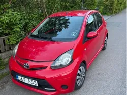 Röd Begagnad 2013 Toyota Aygo Halvkombi | 54 000 kr (Bra pris)