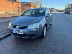 Grå Begagnad 2007 VW Golf V Trendline Halvkombi | 29 900 kr (Marknadspris)