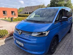 Blå Begagnad 2023 VW Multivan Minibuss | 529 000 kr (Superpris)
