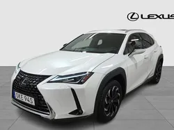 Vit Begagnad 2021 Lexus UX 300e SUV | 299 900 kr (Marknadspris)
