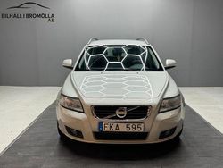 Vit Begagnad 2011 Volvo V50 Momentum Kombi | 39 900 kr (Marknadspris)