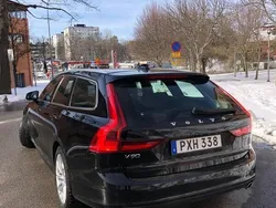 Svart Begagnad 2020 Volvo V90 Momentum Kombi | 190 000 kr (Lite dyr)