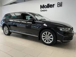 Svart (deep black pearl) Begagnad 2021 VW Passat GTE Kombi | 229 000 kr (Bra pris)