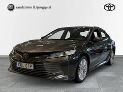 Mörkbrun (brun) Begagnad 2019 Toyota Camry Hybrid Executive Sedan | 315 000 kr (Lite dyr)
