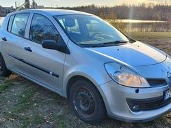 Grå Begagnad 2008 Renault Clio R.S. Halvkombi | 24 000 kr (Marknadspris)