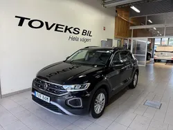 Svart (deep black pearl) Begagnad 2022 VW T-Roc Life SUV | 214 900 kr (Marknadspris)