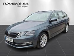 Mörkgrå (quartz grey metallic) Begagnad 2019 Skoda Octavia Kombi | 169 000 kr (Lite dyr)