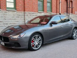 Mörkgrå Begagnad 2015 Maserati Ghibli Sportkupé | 239 900 kr