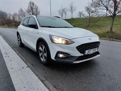 Vit Begagnad 2020 Ford Focus Active Halvkombi | 139 999 kr (Superpris)