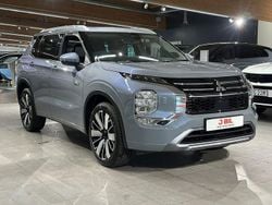 Moonstone grey with black roof Begagnad 2025 Mitsubishi Outlander Instyle SUV | 599 900 kr