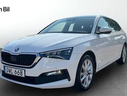 Vit (candy white) Begagnad 2021 Skoda Scala Style Halvkombi | 199 900 kr (Marknadspris)