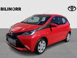 Röd Begagnad 2017 Toyota Aygo X-play Halvkombi | 99 900 kr (Marknadspris)