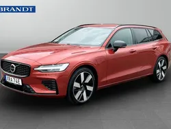 Röd Begagnad 2025 Volvo V60 Plus Kombi | 529 900 kr (Lite dyr)