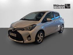 Silver Begagnad 2015 Toyota Yaris Hybrid Active Halvkombi | 129 900 kr (Marknadspris)