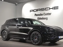 Svart (black) Ny 2025 Porsche Cayenne SUV | 1 445 000 kr