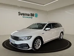 Vit Begagnad 2022 VW Passat Sportline Kombi | 219 900 kr (Marknadspris)