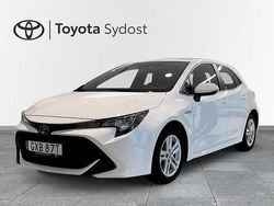 Vit Begagnad 2020 Toyota Corolla Hybrid Active Halvkombi | 224 000 kr (Marknadspris)