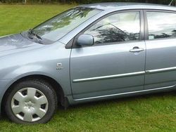 Blå Begagnad 2003 Toyota Corolla Halvkombi | 32 000 kr (Marknadspris)