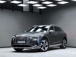 Grå Begagnad 2021 Audi e-tron S-Line SUV | 429 900 kr (Marknadspris)