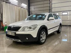 Vit Begagnad 2013 Skoda Octavia Scout Kombi | 50 000 kr (Superpris)