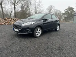 Svart (pantherblack) Begagnad 2015 Ford Fiesta Titanium Halvkombi | 84 500 kr (Marknadspris)