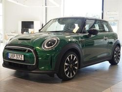 Grön Begagnad 2022 Mini Cooper Essential Halvkombi | 229 500 kr (Marknadspris)