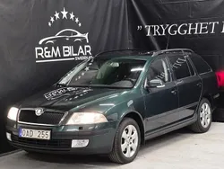 Mörkgrön Begagnad 2007 Skoda Octavia Kombi | 29 800 kr (Marknadspris)