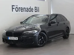 Svart (safirsvart metallic ) Begagnad 2022 BMW 530e M Sport Kombi | 469 000 kr (Marknadspris)